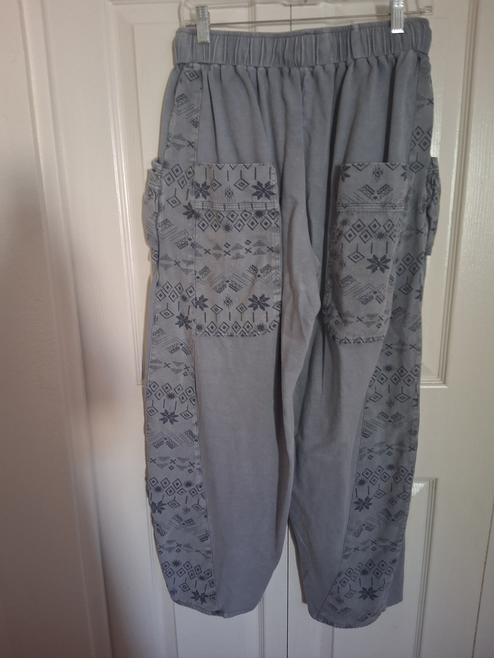 easel Wide Leg Pants in Light Gray with Embroidered Pockets - Picture 2 of 7